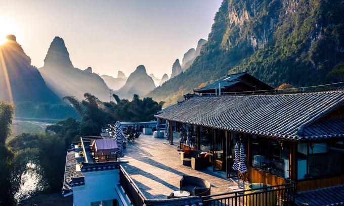 Yangshuo Hotel | Yangshuo Picturesque Resort - Free Train Station Pick Up