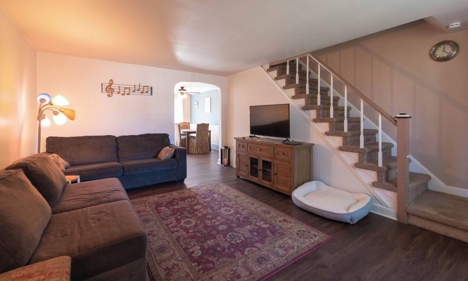 Primos Secane Casa | Yard, Deck, Game Room, Library & Pet Friendly! - 3 bedrooms available