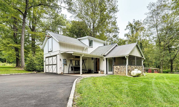Redding Ridge Cabaña | Yard w/ Games: Cottage 2 Mi to Saugatuck Reservoir