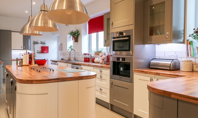 Scarborough Cabaña | Yardley Manor