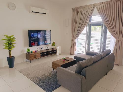 Bandar Mutiara Casa | Yarra Park, Up to 10 Pax, 5 Bedrooms, 4 Bathrooms, 2 Car Parks by Star Home