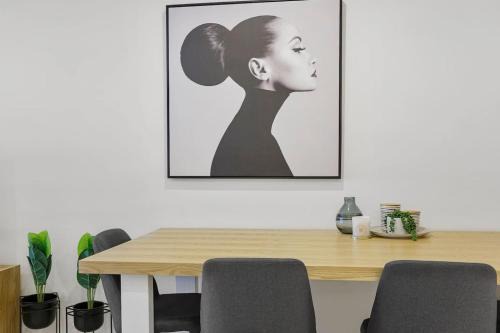 South Yarra Apartamento | YARRA · YARRA Toorak Rd & Chapel St. Pool, Gym & Parking