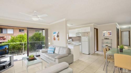 Terrigal Casa | Yarrara #6 Short Walk To Beach, Shops, Cafes Accom Holidays