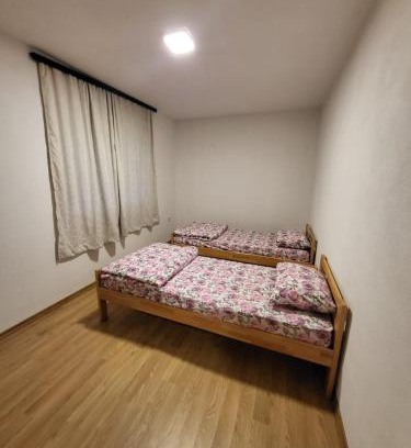 Hadzici Apartamento | Yas apartment