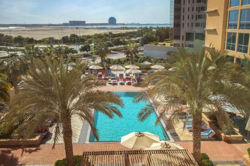 Abu Dhabi Hotel | Yas Plaza Circuit by IHG