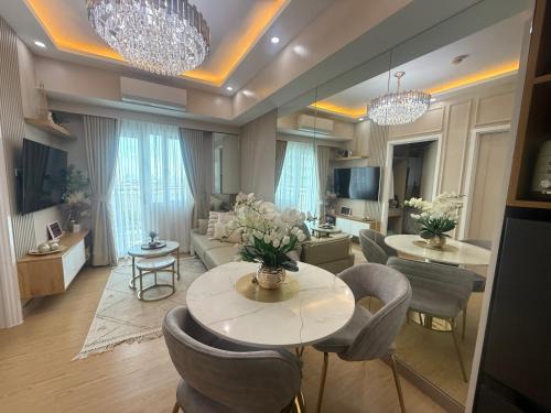 Santo Cristo Apartamento | Yassis Suite 2BR Luxury Unit in Grass Residence