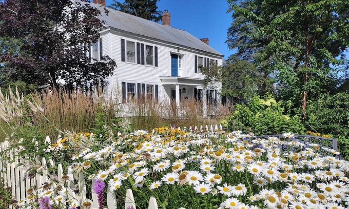 Fryeburg Casa | 'Ye Olde Inn' Fryeburg Historic Home on Main St!