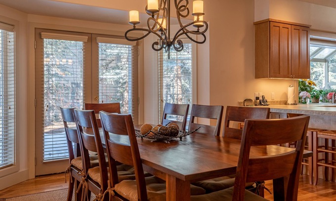 Twin Creeks Casa | Casa privada con espacio para toda la familia y acceso a la bañera de hidromasaje Elkhorn