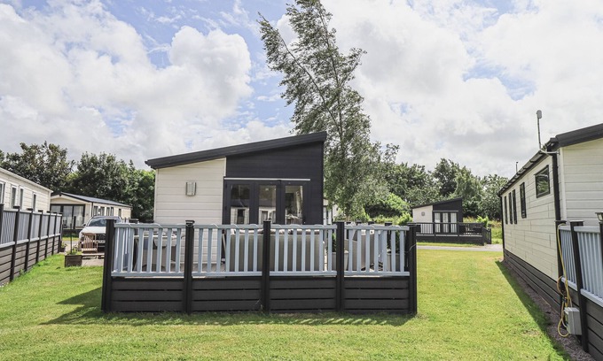 Yealand Conyers Cabaña | YEALANDS 27, family friendly, with a garden in Carnforth