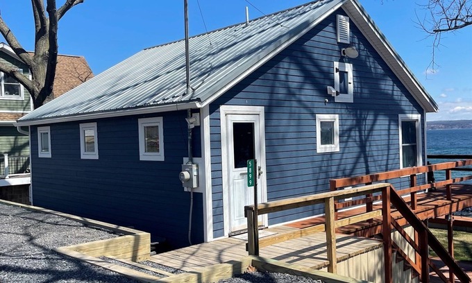 Romulus Cabaña | Discover Cayuga Lake waterfront cottage charm