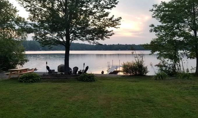 Dexter Apartamento | Year-round garage apartment on Lake Wassookeag with full amenities.