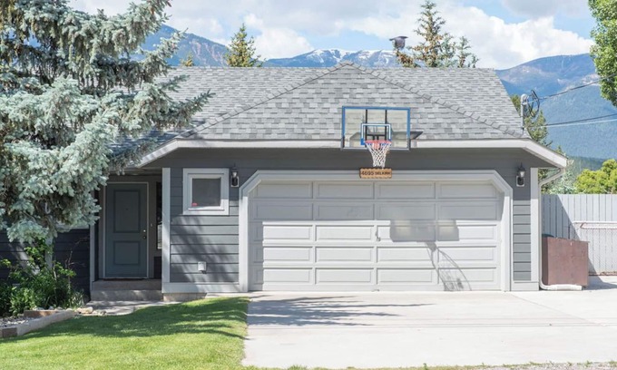East Kootenay Cabina | Ver Walkout Bungalow Casa de vacaciones en Windermere, B. C.