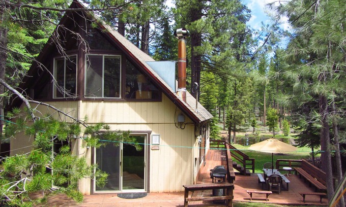 Tahoe Paradise Chalet De Esquí | Escapada durante todo el año en Lake Tahoe: ¡cómoda y espaciosa!