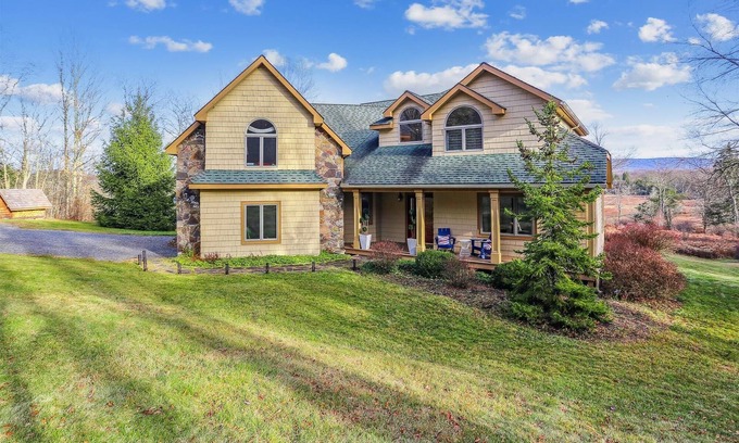 Davis Casa | Year-round paradise in the center of Canaan Valley. Come join us Hearthside!