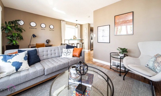 Leduc Casa | YEG SkyLounge | 10min to Airport | King Bed | WiFi