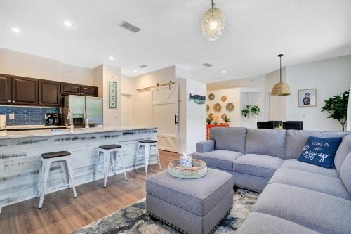Sunset Lakes Casa | Yelleville on Sunset! 4 Miles to Disney