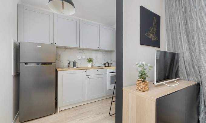 Brynow Apartamento | Yellow and Grey Studio by Renters