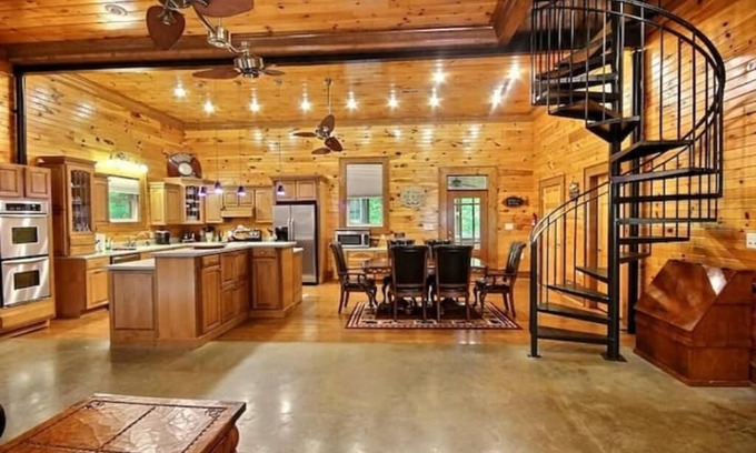 Counce Casa | Yellow Box at Pickwick 3 bedroom, bonus game room