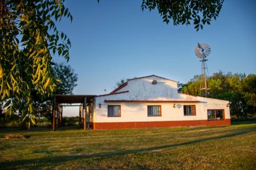 Colonia Libertad Casa | Yellow Cardinal Lodge