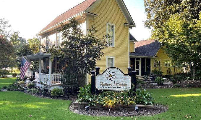 Dahlonega Cama Y Desayuno | Yellow Daisy Bed and Breakfast