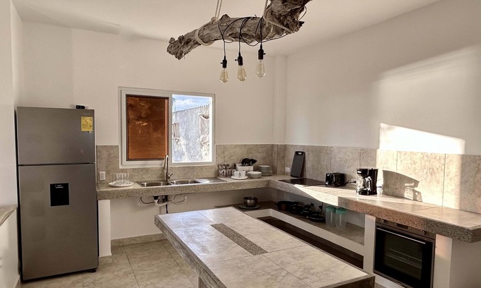 Puerto Villamil Casa | Yellow Heron house