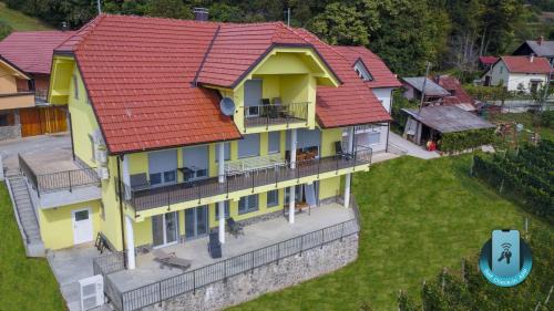Metlika Apartamento | Yellow House Grabrovec