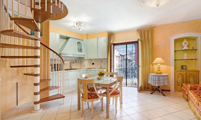 Omegna Apartamento | Yellow House