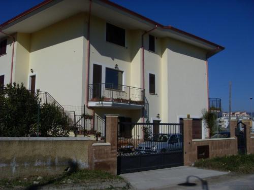 San Sostene Marina Cama Y Desayuno | Yellow House