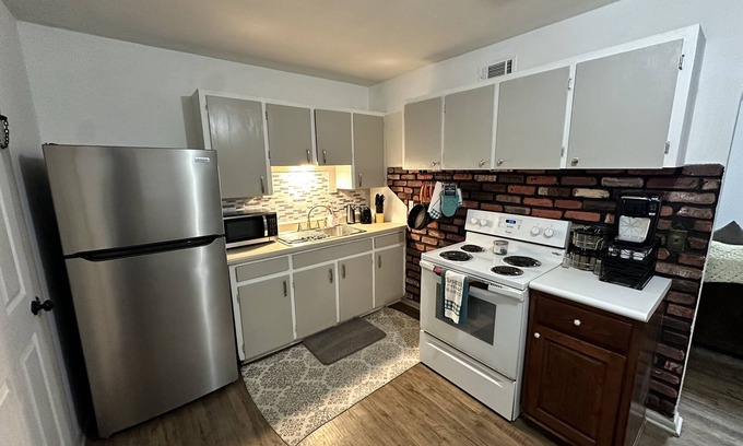 Tulsa Casa | Yellow House with the Red Door - 5 minute drive to Catoosa Hardrock Casino!