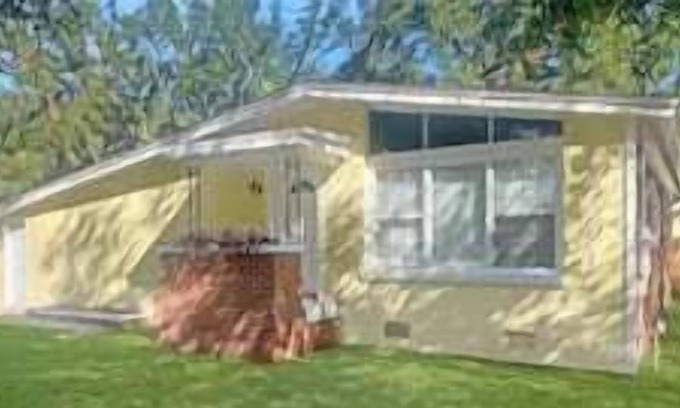 West Pensacola Casa | Yellow Moon - Yellow Moon