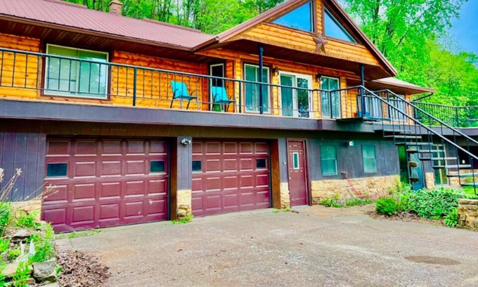 Waterville Cabina | Yellow River Lodge w/ Pool and Hot Tub Jacuzzi