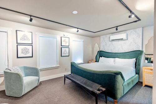 Historic Seaport Hotel | Yellow Room at Grand Maloney