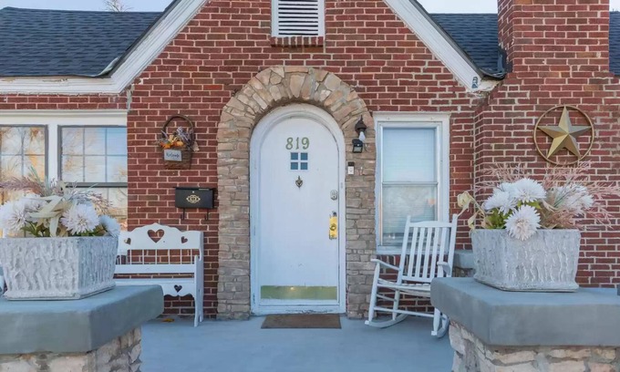Amarillo Casa | Yellow Rose House