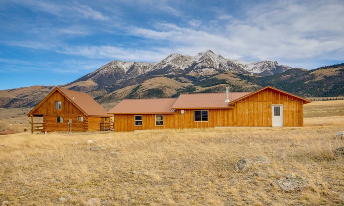 Pray Cabina | Yellowstone Lodge w/ Game Room & Panoramic Views