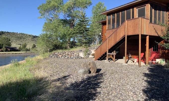 Emigrant Cabina | Yellowstone Meadow Cabin - Paradise Gateway