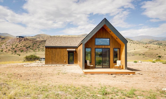 Emigrant Casa | Yellowstone Prairie Retreat: 360 Mountain Views!