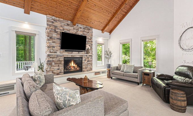 Holland Casa | Yemi's Place: Luxe Macatawa Home, Hot Tub, Fire Pit, Game Room