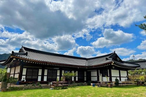 Gunseo Casa | Yeongam Yeonhi Hanok Pension