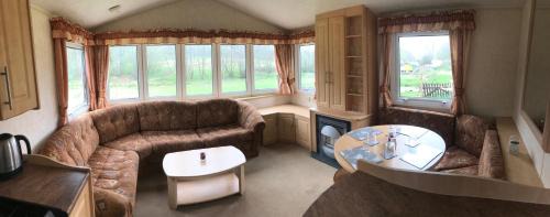 Stoke-sub-Hamdon Otro | Yeovil Accomodation Business & Pleasure, 2 dble Bedrooms, Bathroom en-suite, Kitchen, Lounge, Diner, Garden, 365 acres Forest & Streams, Workers huts available with lrge Van parking