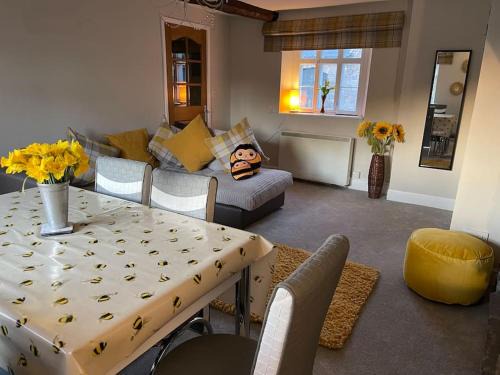 Defynnog Casa | Yew Tree Cottage, 3 bedroom, 4 Church Row Defynnog