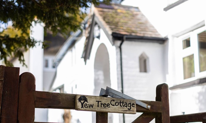 New Forest District Cabaña | Yew Tree Cottage - detached cob cottage in the heart of Nomansland.