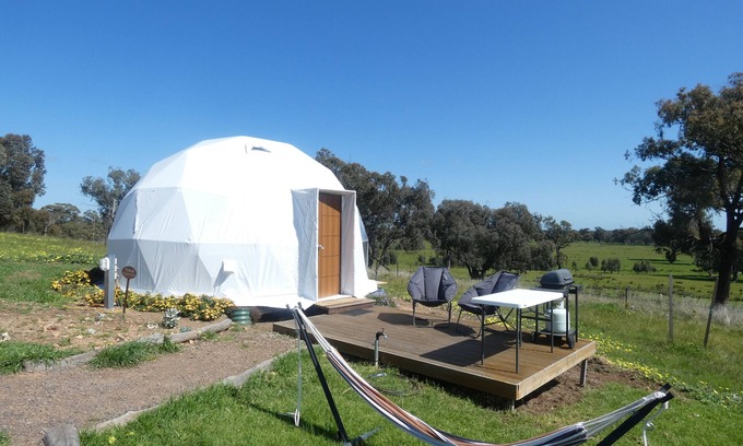 Balmattum Complejo | Yidaki - Self Catering Dome accommodation with private deck, BBQ and lawn
