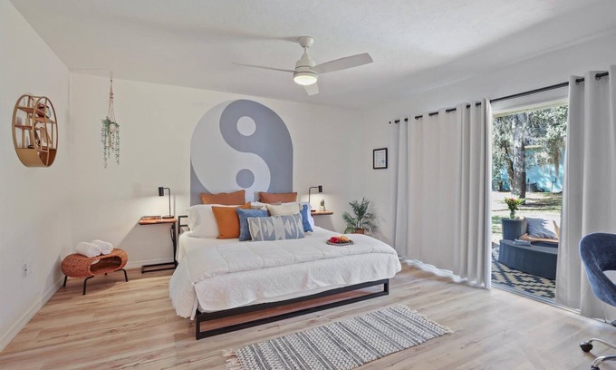 Gainesville Condominio | Ying Yang Suite | King Bed - Zen Condo