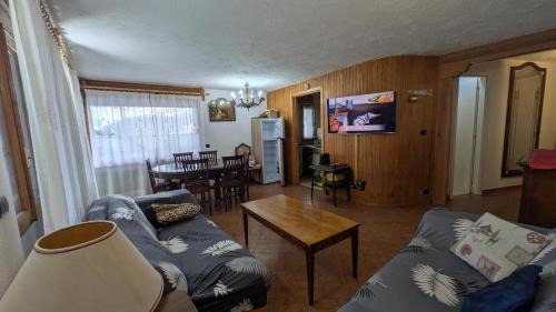 Sauze d'Oulx Apartamento | YNH Four-room apartment with parking space