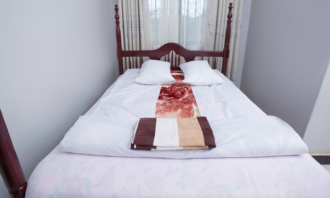 Kampala Cama Y Desayuno | Yobo's Complex Guest House