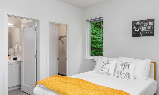 North Queen Anne Apartamento | Yoda's Swamp Suite in Queen Anne