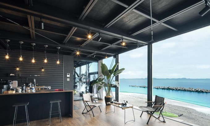 Yokosuka Casa | Yokosuka Sky Grey -横須賀のビーチフロントベース-