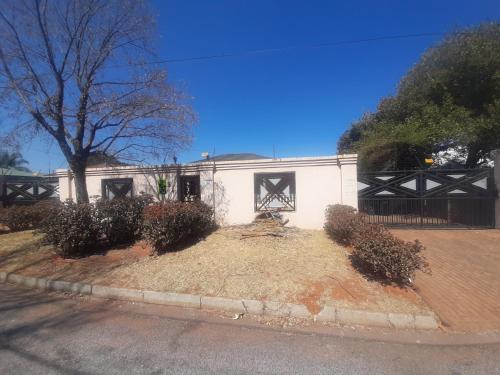 Germiston Casa | Yolkel guesthouse