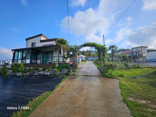 Wando Otro | Yonghyun's house
