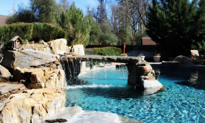Oakhurst Casa | Casa en el área de Yosemite con acceso privado al río, piscina impresionante: perfecta para familias